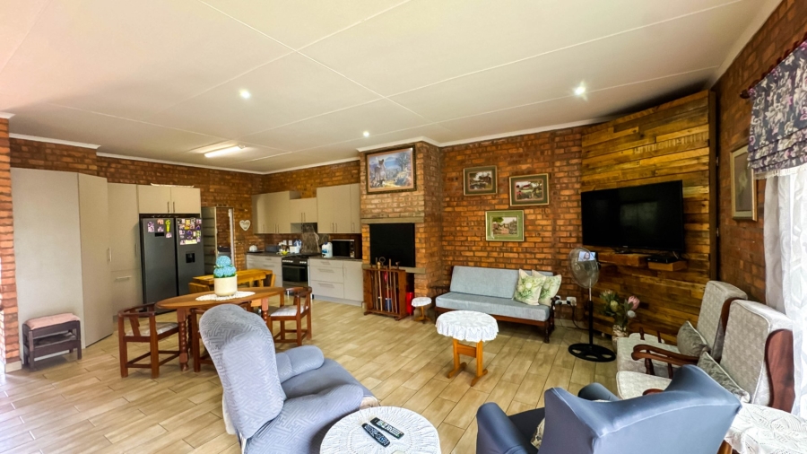 4 Bedroom Property for Sale in Fraaiuitsig Western Cape